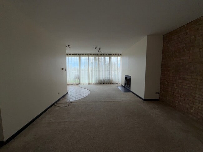 Building Photo - 6010 Oakwood Dr