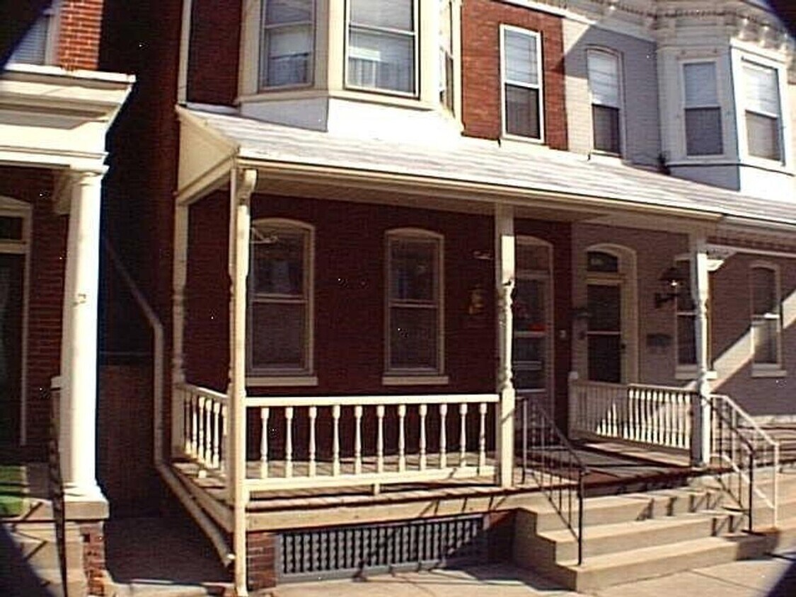 Primary Photo - Coming Soon - 5 Bedroom 1 bath home - York...