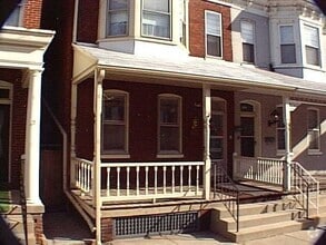 Building Photo - 637 W King St
