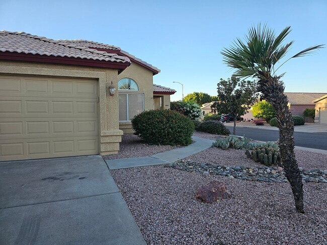 Building Photo - MOVE IN SPECIALS !!  Single level CORNER L...