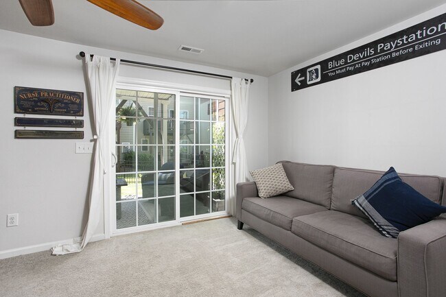 Building Photo - Modern Townhome near RTP - 3 Bedrooms, 2.5 Bathrooms, Bonus Room and Fenced Backyard!