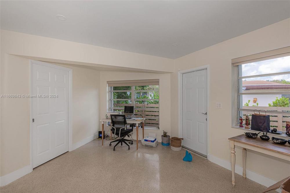 Foto principal - 3 bedroom in Miami FL 33023