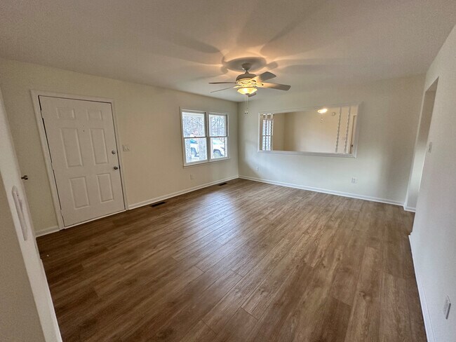 Foto del edificio - 310 Azalia Dr