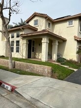 Building Photo - 319 W Shoshone St