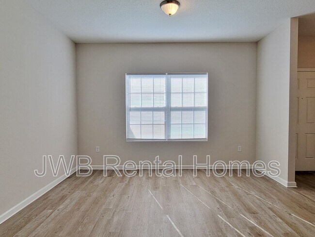 Foto del edificio - 848 Granville Rd