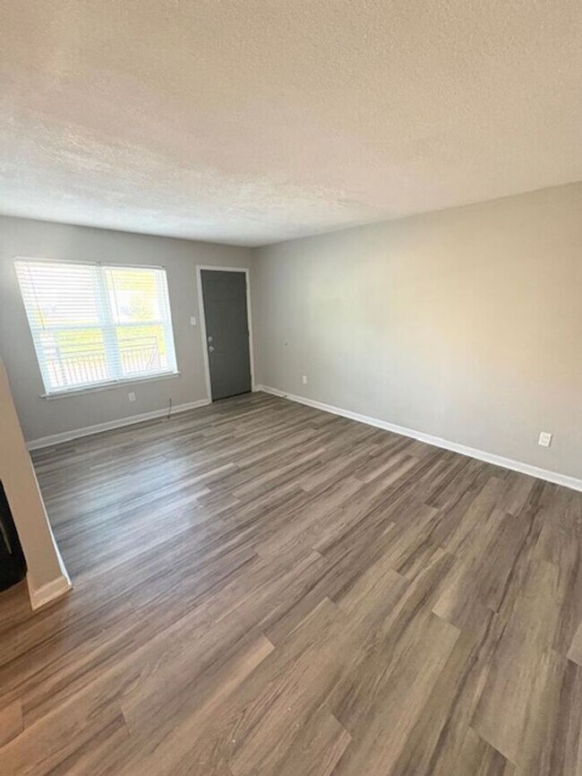 Foto del edificio - Live by UofM: Updated 1BR Apartment with W...