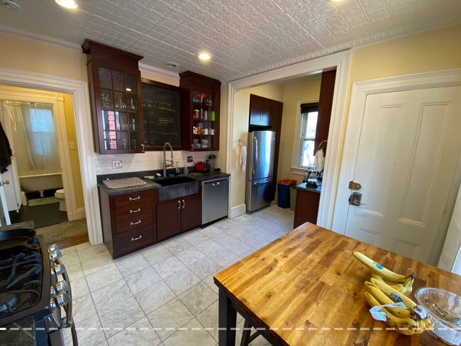 Foto del edificio - 381 Highland Ave