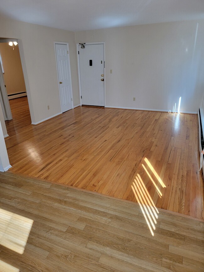 Building Photo - 426 Harper Ave