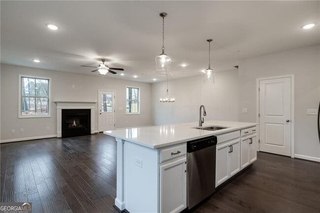 Building Photo - 1095 Lawanna Dr
