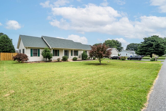 Building Photo - 641 Adams Dr