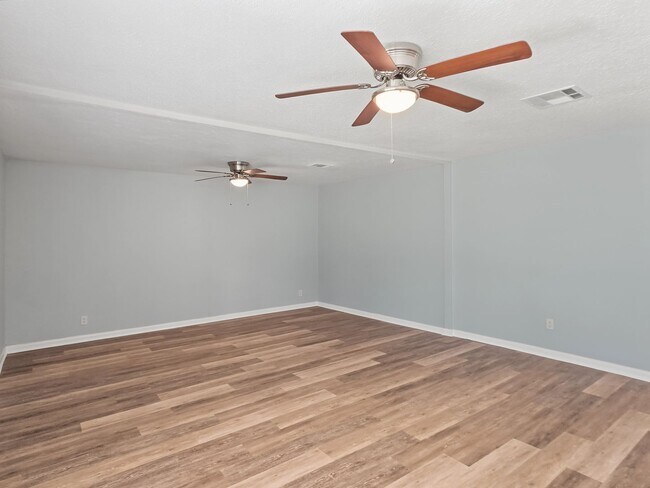 Foto del edificio - 5427 Willow Glen Dr