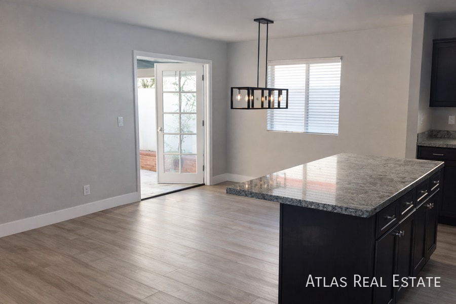 Foto del edificio - 528 W La Jolla Dr