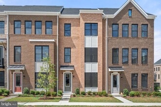 Building Photo - 42108 Picasso Sq