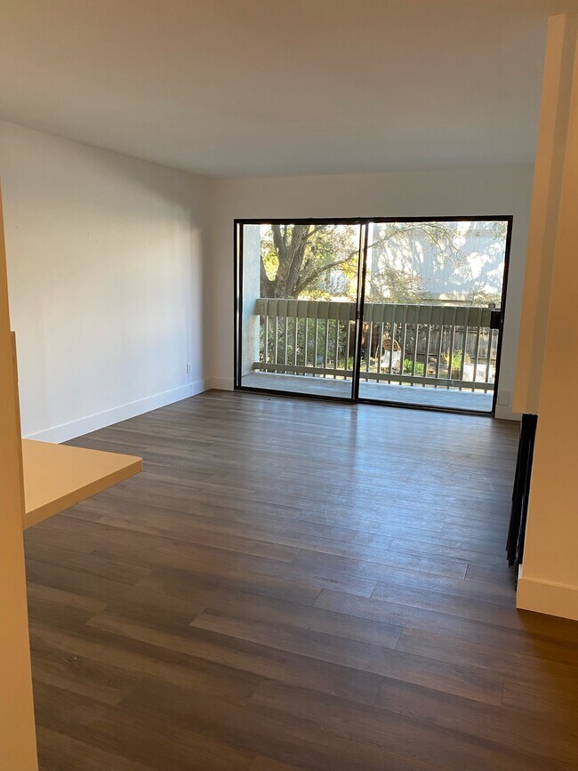 Building Photo - 316 N El Camino Real