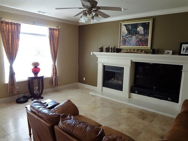 Foto del edificio - AVILABLE NOW!!! Beautiful 4bd Lincoln Home...