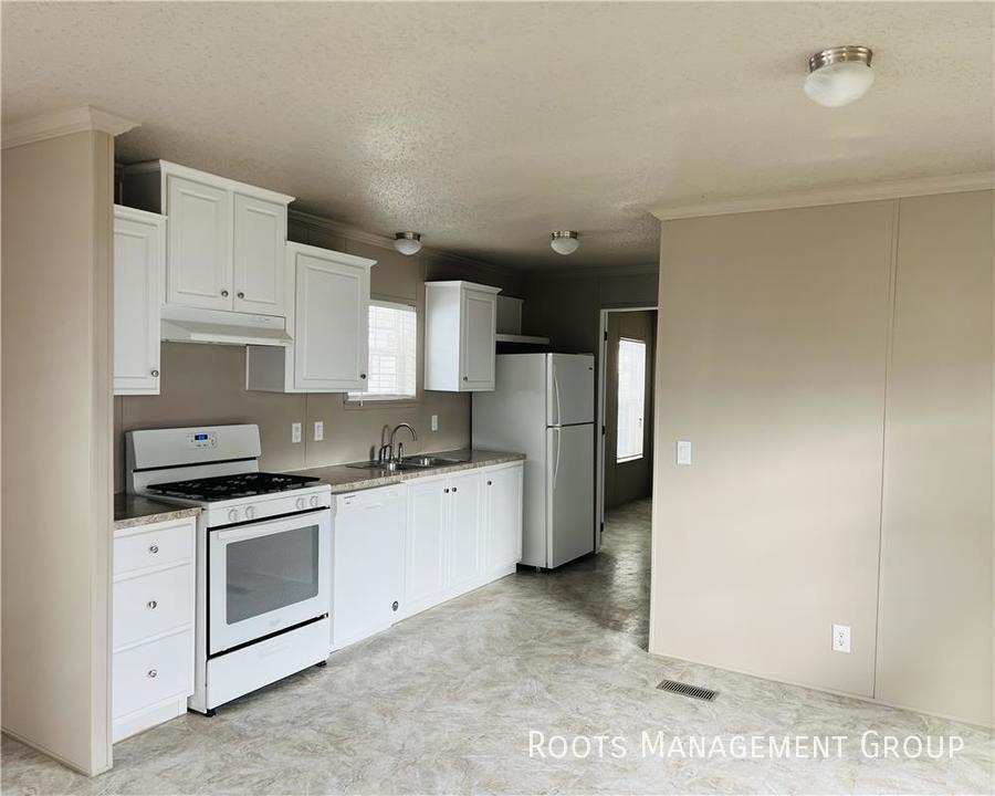 Primary Photo - Home Available to Lease - Apply Today!