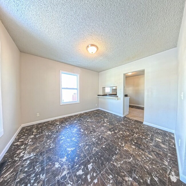 Foto del edificio - Spacious 2 Bedroom 2 Bath Home