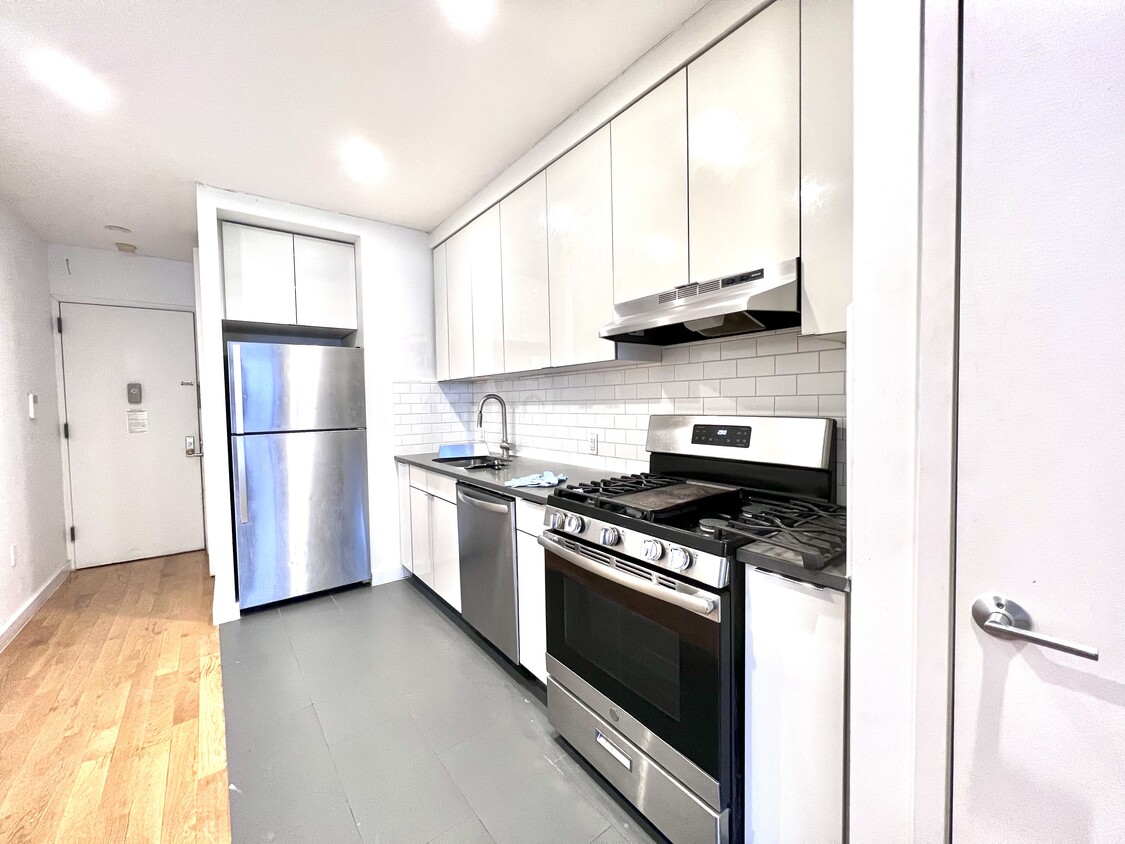 3971 Gouverneur Ave Unit 2I, The Bronx, NY 10463 Room for Rent in The