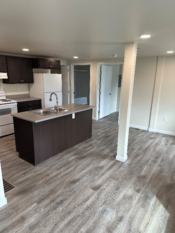 Building Photo - 587 Valley Rd