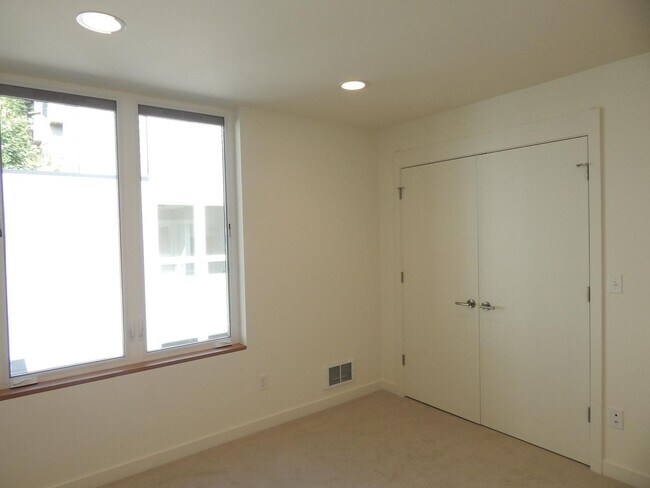 Foto del edificio - 3 bd 2 bath Lower Queen Anne townhouse, close to SPU