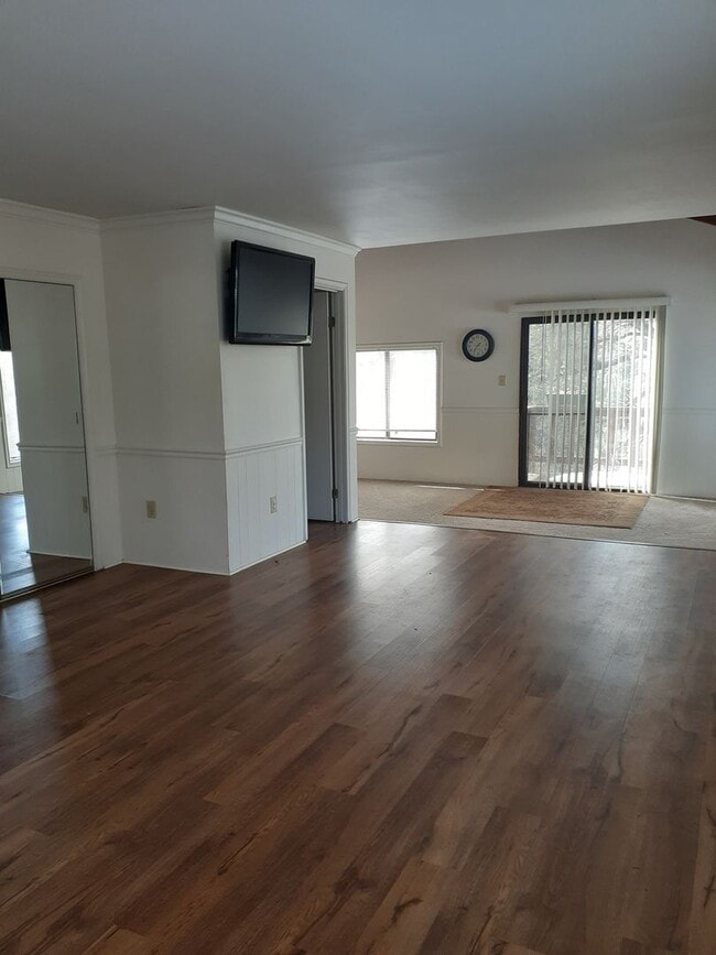 Building Photo - SPACIOUS HOME WITH LARGE MASTER
