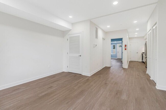 Building Photo - 1929 2nd St NE