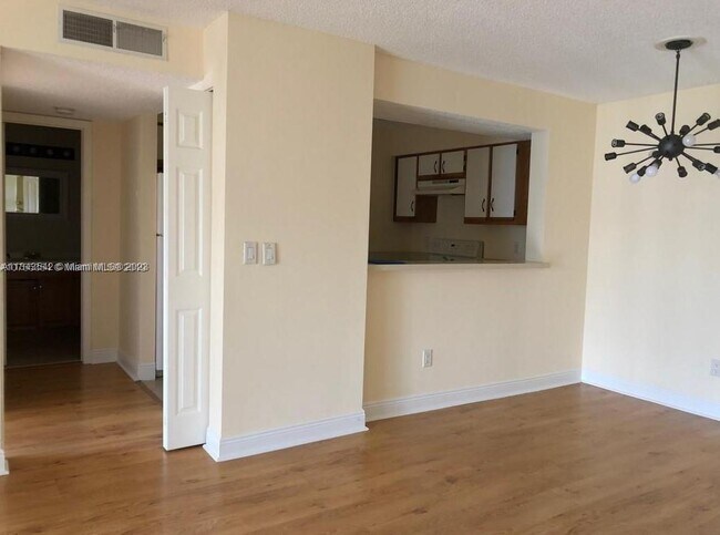 Building Photo - 1243 SW 46th Ave
