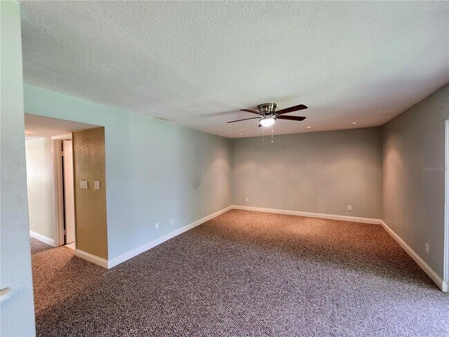 Building Photo - 618 Fairways Cir