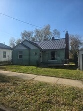 Building Photo - 2348 Vine Ave