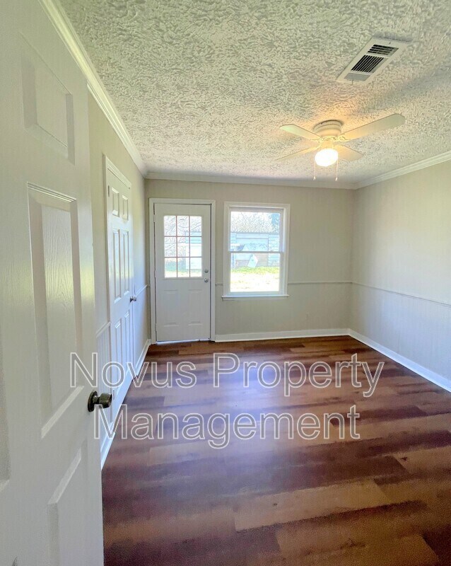 Foto del edificio - 135 Love St