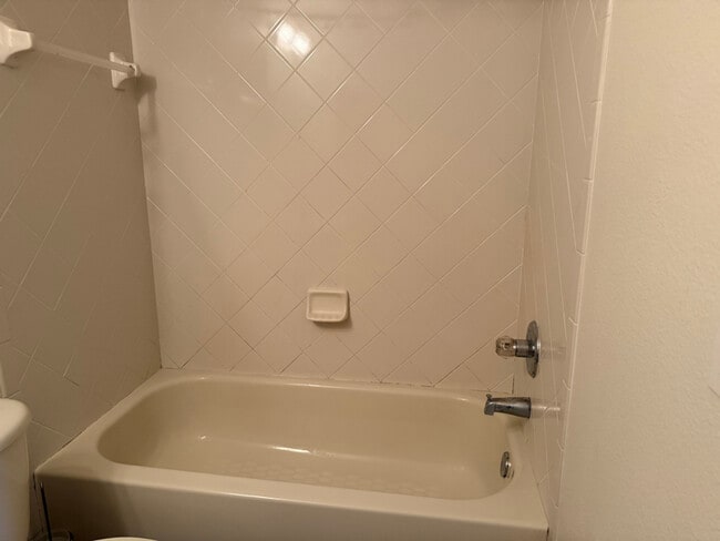 Building Photo - 6530 Lake Pembroke Pl