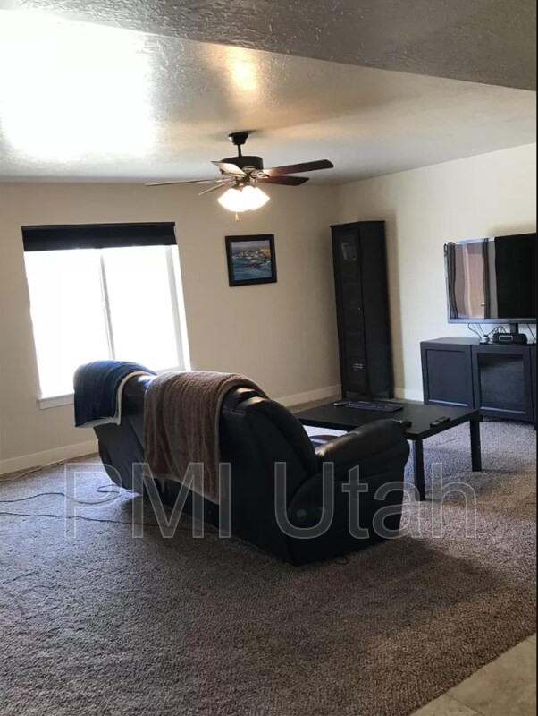 Building Photo - 2022 S Meadow Marsh Dr