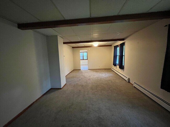 Building Photo - Spectacular 3 bedroom, 1 bathroom home in ...