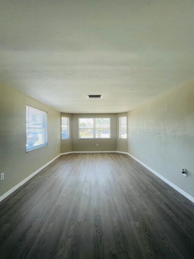 Foto del edificio - 331 Tarpon Dr