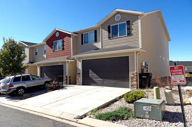 Building Photo - 3 Bedroom Cedar Bend Townhome