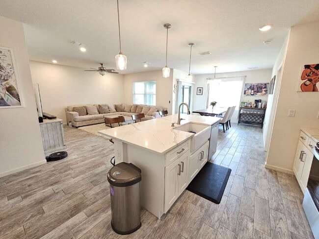 Building Photo - Relax in Rockledge
