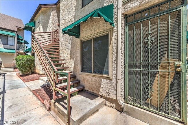 Building Photo - 460 Elm Dr