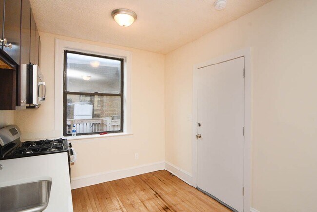 Foto del edificio - 2332.5 N Spaulding Ave