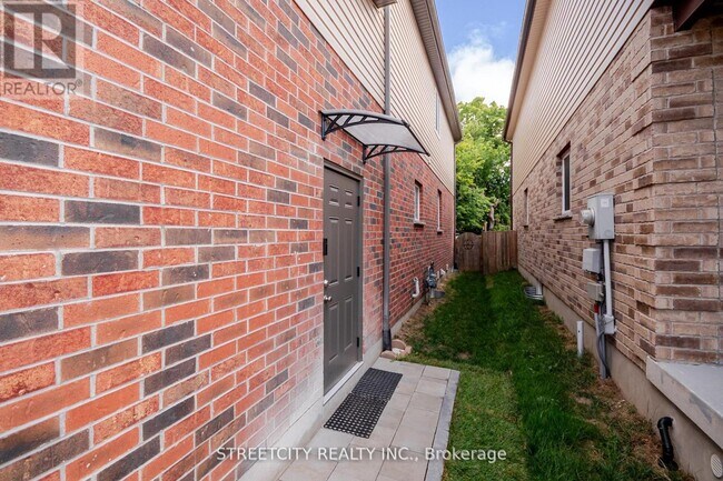 Building Photo - 1253 Howlett Cir
