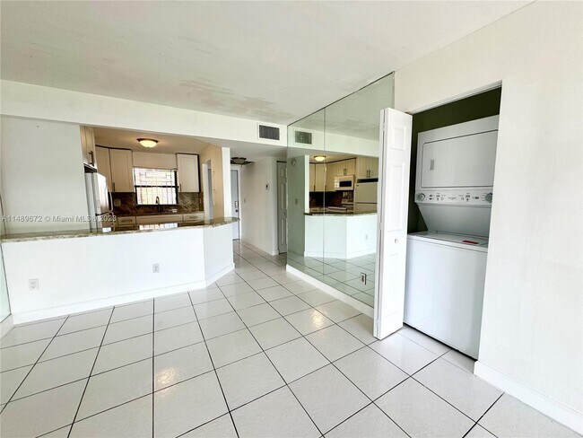Building Photo - 2580 W 67th Pl