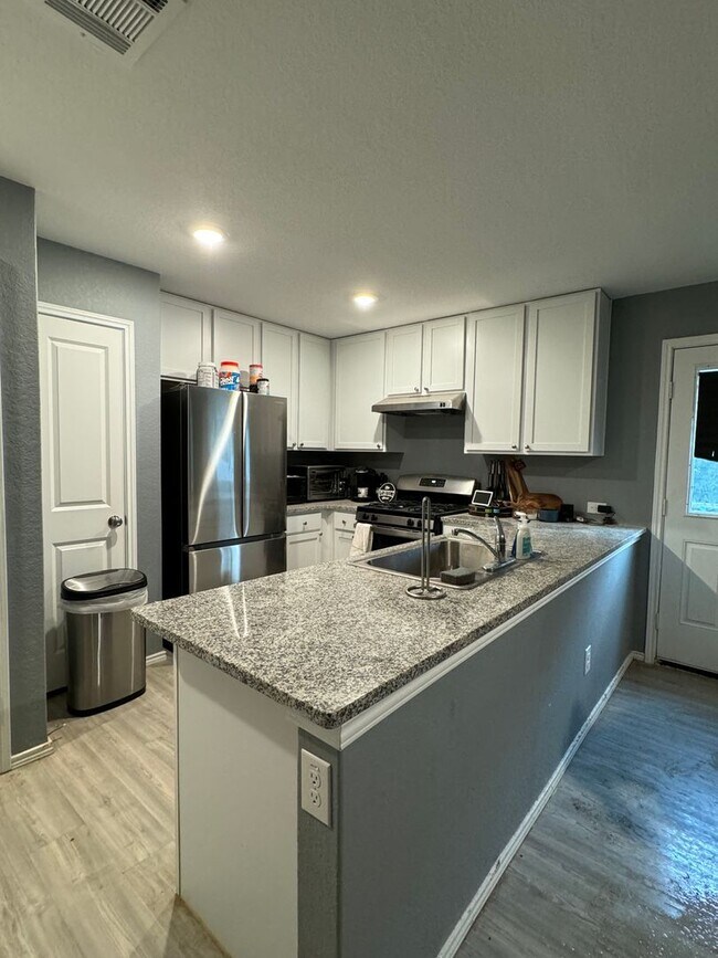 Building Photo - 7010 Solar Ridge