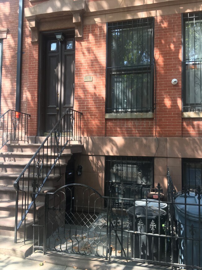 Building Photo - 51 Douglass St
