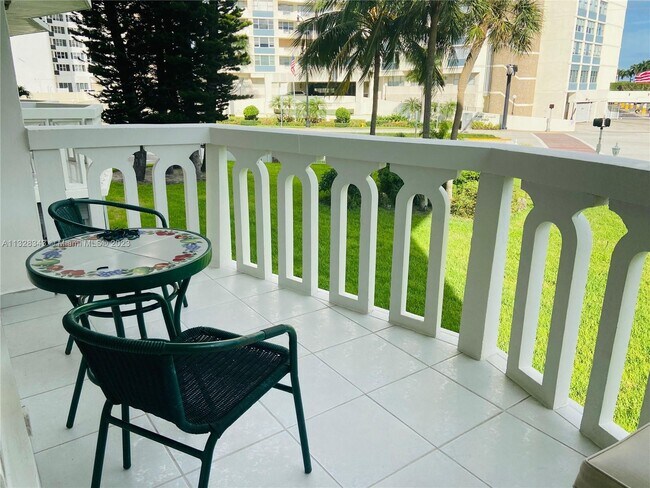 Foto del edificio - 3199 S Ocean Dr