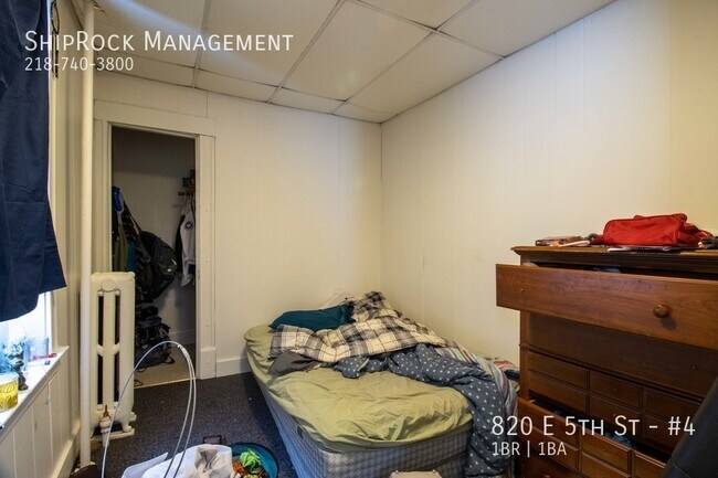 Foto del edificio - 820 E 5th St