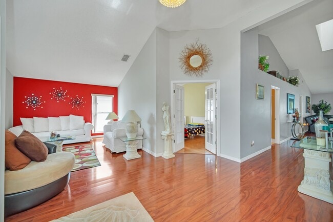 Building Photo - 2806 Rolling Broak Dr