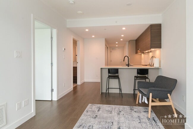 Building Photo - 1 Bed, 1 Bath Condo for Rent in Surrey Central!