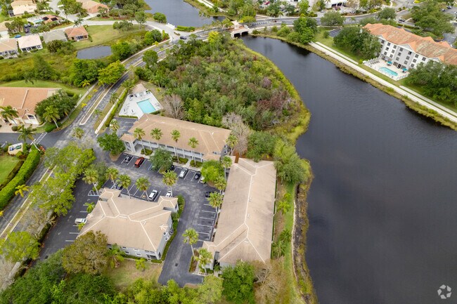 Foto de contexto aéreo - The Preserve at Woods Edge Condominiums