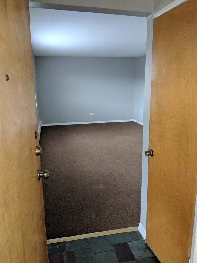 8700 S Paxton Ave Unit E3, Chicago, IL 60617 Room for Rent in Chicago