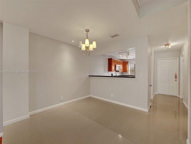 Foto del edificio - 9148 Lime Tree Ln