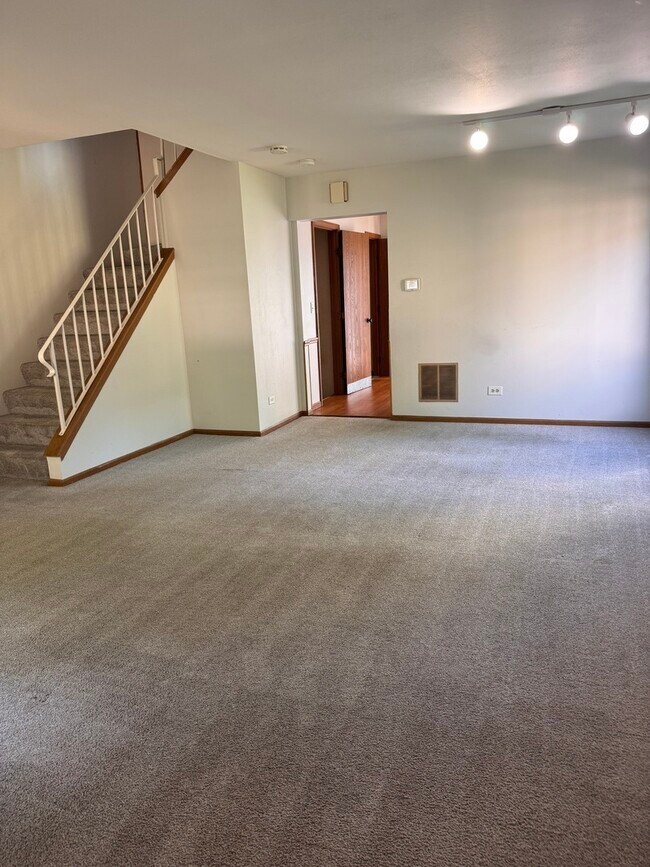 Building Photo - 1327 Andover Dr